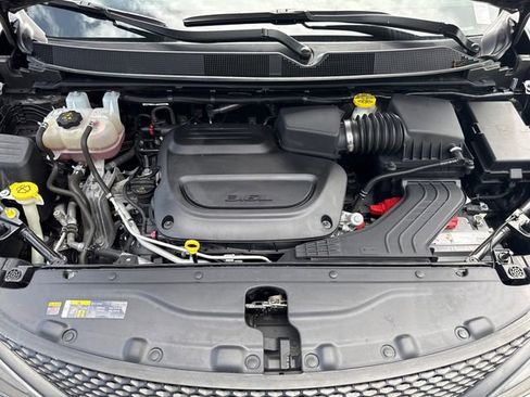 Used 2023 Chrysler Voyager LX FWD image 18