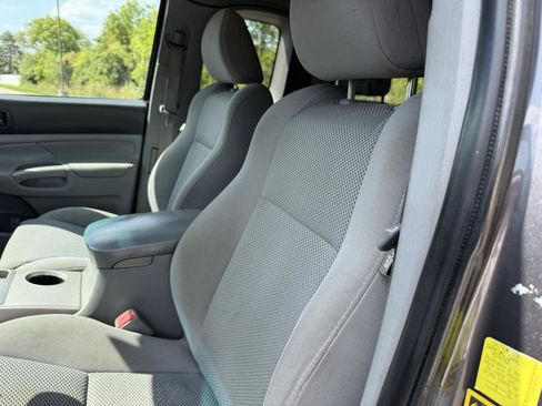 Used 2011 Toyota Tacoma 4x4 Access Cab V6 w/ TRD Off-Road Pkg image 15