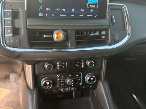 Used 2023 Chevrolet Suburban LT w/ Luxury Package AWD/4WD image 11