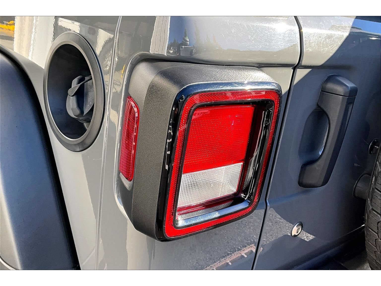 Used 2021 Jeep Wrangler Sport AWD/4WD image 28