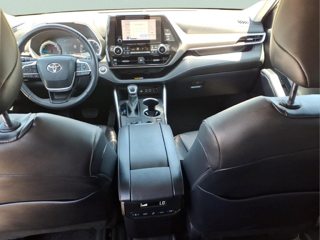 Used 2024 Toyota Highlander XLE AWD/4WD image 19