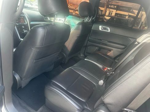 Used 2015 Ford Explorer XLT w/ Equipment Group 202B image 10