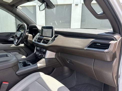 Certified 2022 GMC Yukon SLT w/ SLT Premium Package AWD/4WD image 29