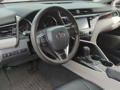 Used 2020 Toyota Camry LE FWD image 9