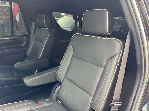 Used 2021 GMC Yukon SLT w/ SLT Premium Package image 16