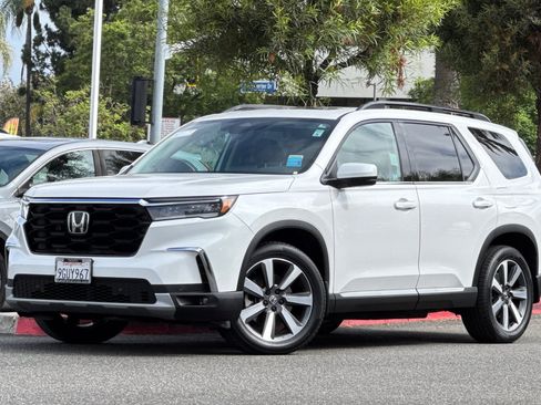 Certified 2023 Honda Pilot Touring image 1