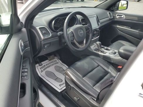 Used 2022 Jeep Grand Cherokee Limited w/ Tech Group AWD/4WD image 12