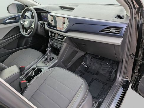 Used 2022 Volkswagen Taos SE w/ Panoramic Sunroof Package FWD image 11