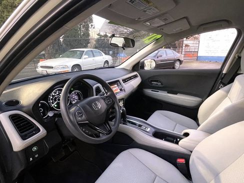Used 2021 Honda HR-V LX image 18