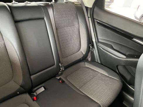 Used 2025 Kia Seltos S image 38