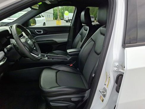 Used 2024 Jeep Compass Latitude AWD/4WD image 13