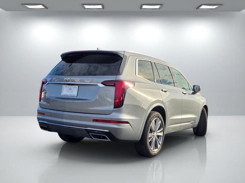 Certified 2025 Cadillac XT6 Premium Luxury image 4