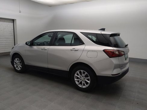 Used 2021 Chevrolet Equinox LS image 3