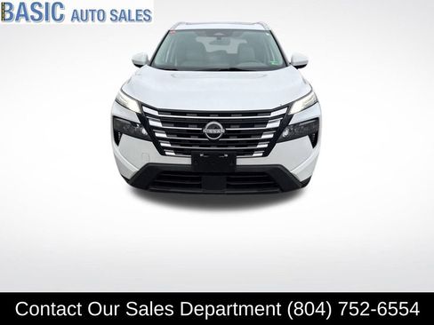 Used 2024 Nissan Rogue SV w/ SV Premium Package image 2