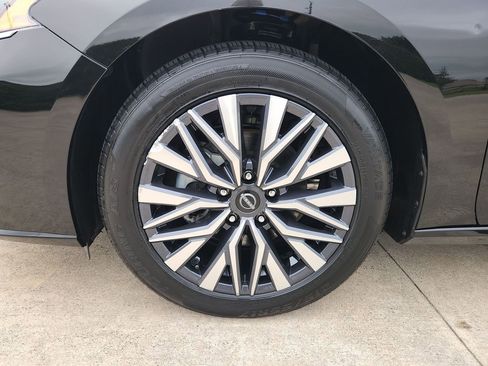 Used 2025 Nissan Altima 2.5 SV FWD image 29