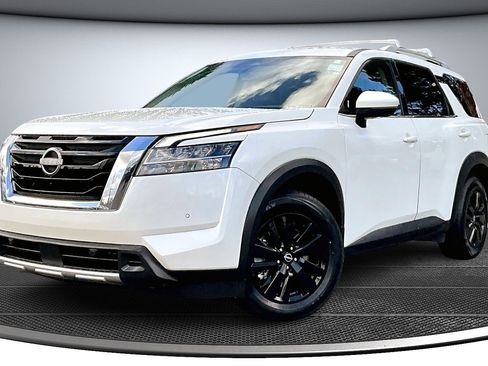 Used 2023 Nissan Pathfinder SL image 3