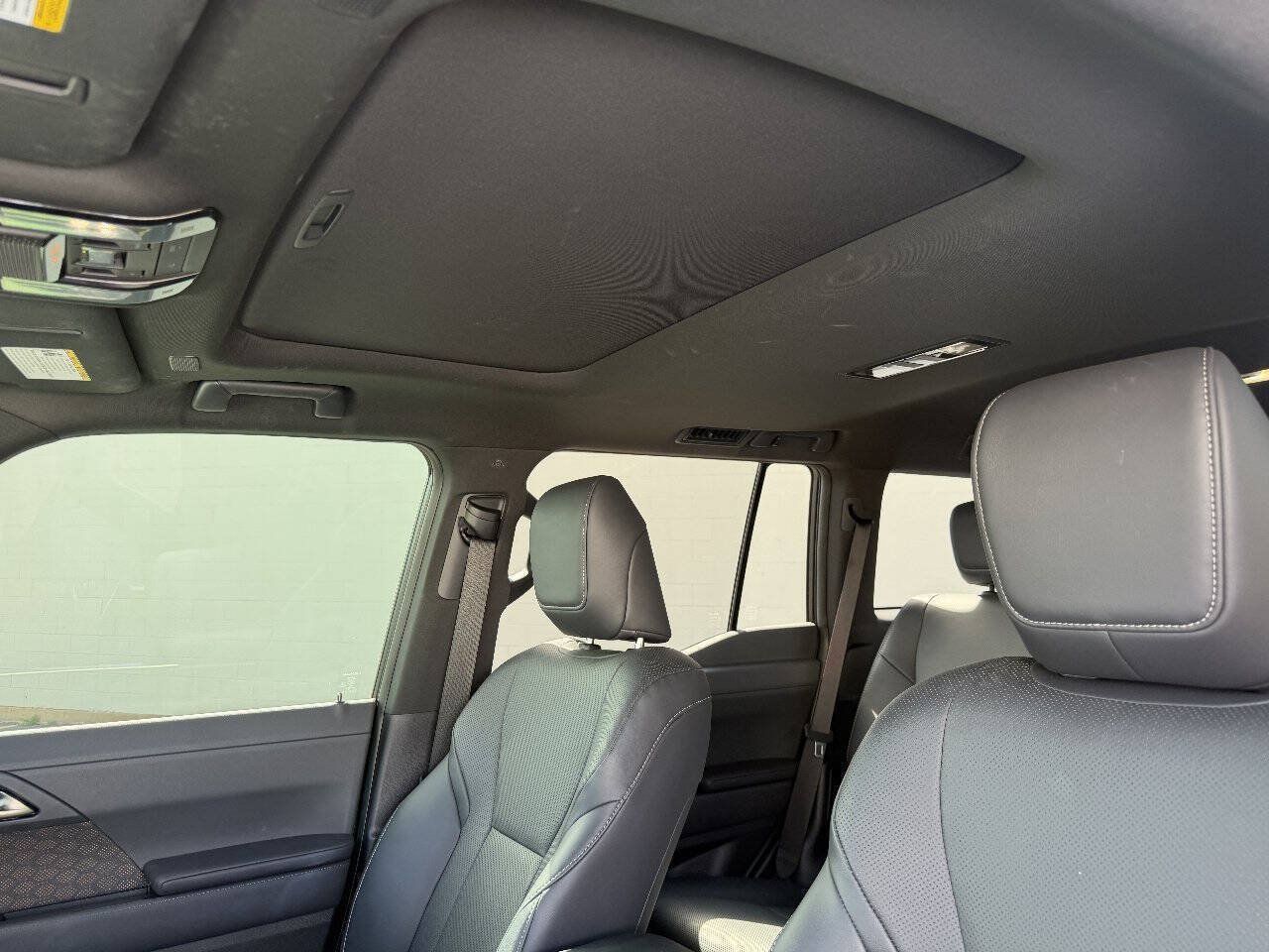 Used 2025 Lexus GX 550 w/ Accessory Package (2T) AWD/4WD image 14