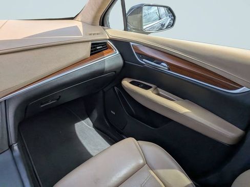 Used 2017 Cadillac XT5 Platinum w/ Driver Assist Package AWD/4WD image 16