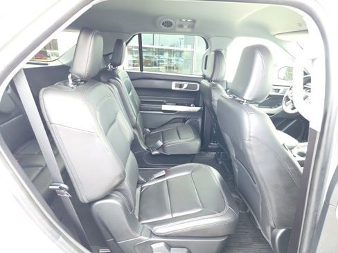 Used 2022 Ford Explorer XLT w/ Equipment Group 202A image 27