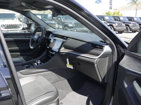 New 2026 Jeep Grand Cherokee Altitude AWD/4WD image 22