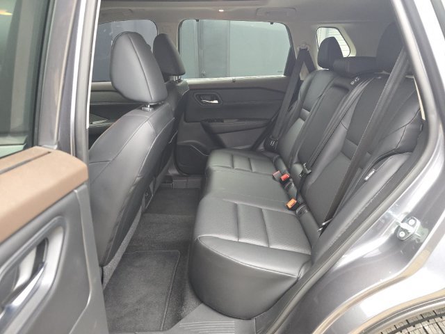Used 2023 Nissan Rogue SV w/ SV Premium B Package FWD image 26