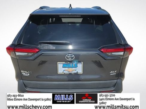 Used 2020 Toyota RAV4 XLE AWD/4WD image 4