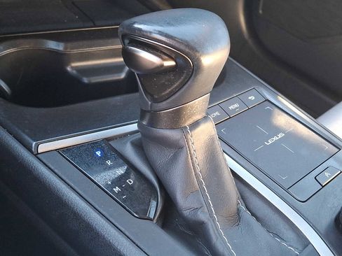 Used 2022 Lexus UX 200 image 9