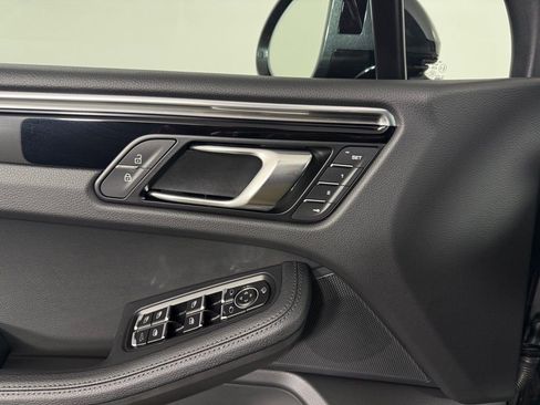 Certified 2026 Porsche Macan AWD/4WD image 19