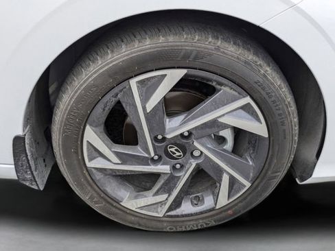 Used 2025 Hyundai Elantra SEL FWD image 33