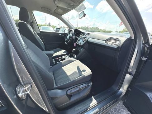 Used 2018 Volkswagen Tiguan S w/ 3rd Row Seat Package AWD/4WD image 27