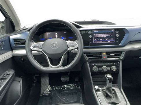 Used 2024 Volkswagen Taos SE w/ Panoramic Sunroof Package AWD/4WD image 33