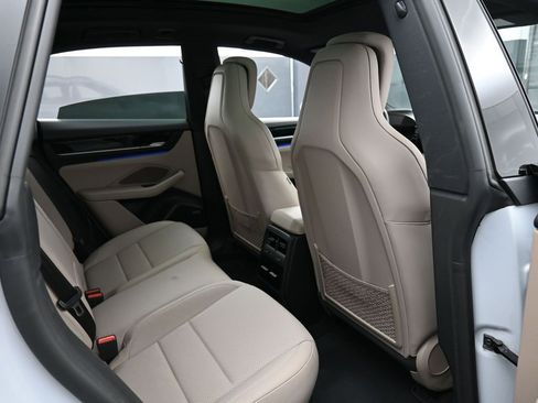 Certified 2025 Porsche Macan 4 Electric image 26