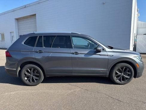Used 2024 Volkswagen Tiguan SE image 5