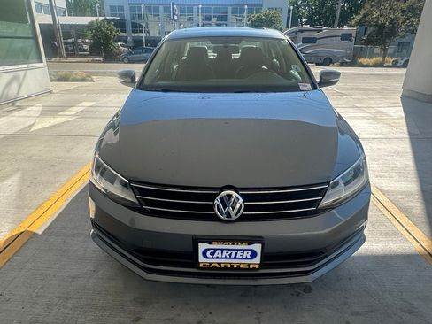 Used 2015 Volkswagen Jetta SE FWD image 2
