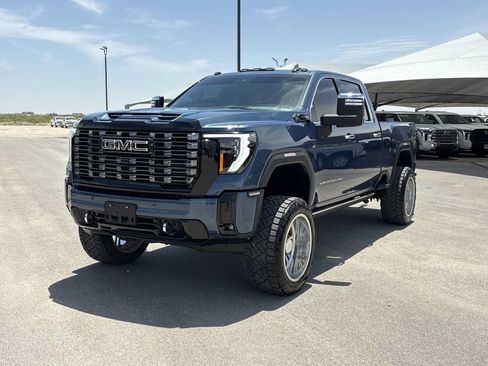 Used 2025 GMC Sierra 2500 Denali Ultimate AWD/4WD image 4