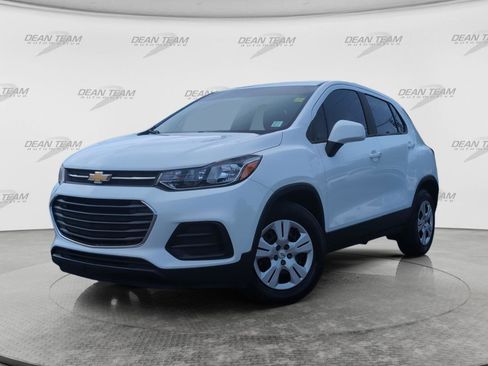 Used 2017 Chevrolet Trax LS FWD image 3