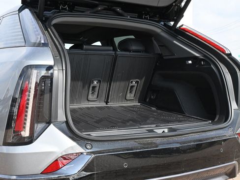 New 2026 Cadillac Optiq Sport 1 w/ LPO, Floor Liner Package image 22