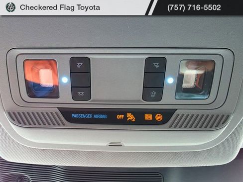 Used 2021 Ford Explorer XLT RWD image 9