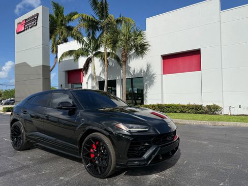 Used 2019 Lamborghini Urus image 1