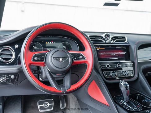 Used 2022 Bentley Bentayga image 24
