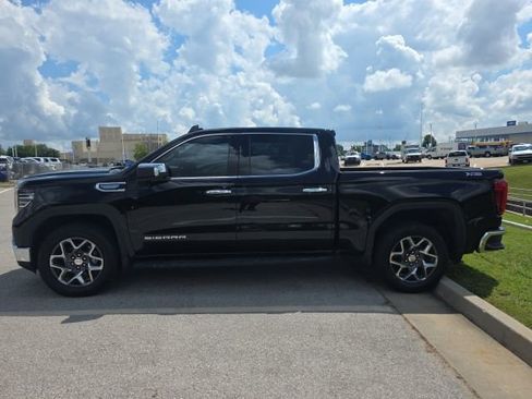 Used 2025 GMC Sierra 1500 SLT AWD/4WD image 2