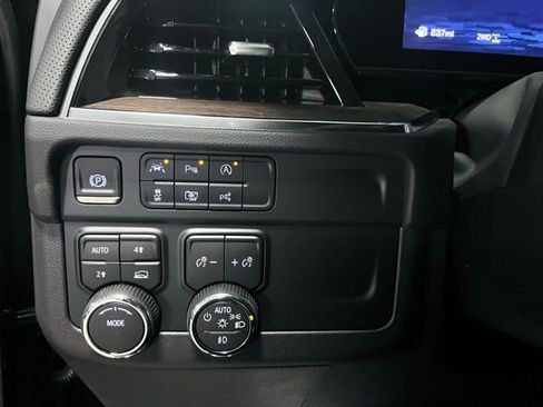 Used 2026 Chevrolet Suburban High Country AWD/4WD image 24