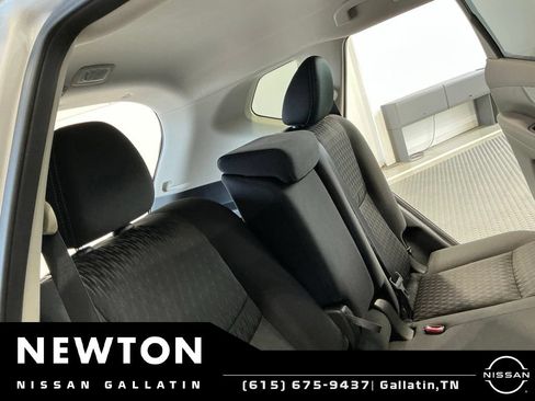 Used 2020 Nissan Rogue SV FWD image 16
