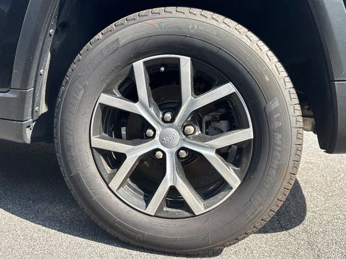 Used 2025 Jeep Grand Cherokee Limited AWD/4WD image 20