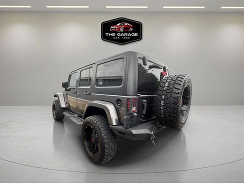 Used 2017 Jeep Wrangler Unlimited Sahara w/ Dual Top Group AWD/4WD image 3