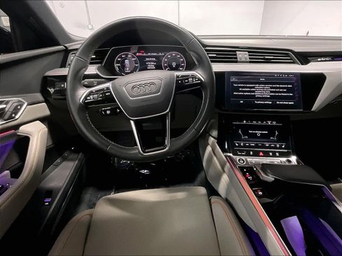 Used 2024 Audi Q8 e-tron Prestige w/ Prestige Package image 8