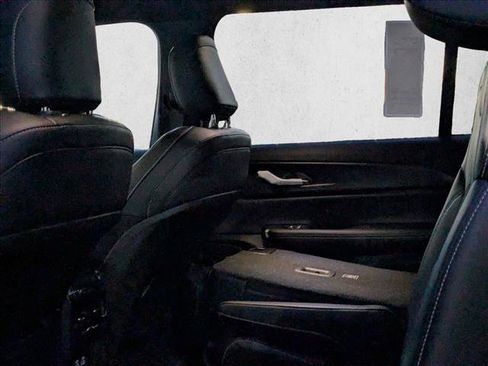 New 2025 Jeep Grand Cherokee L Altitude image 16