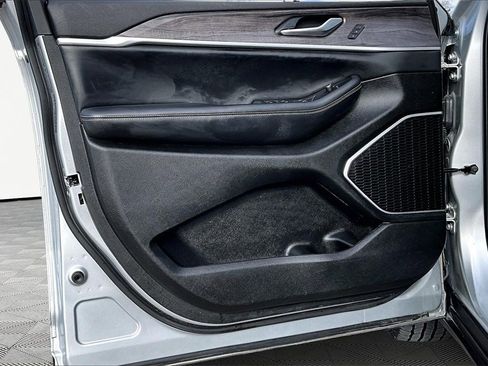 Used 2022 Jeep Grand Cherokee L Limited image 23