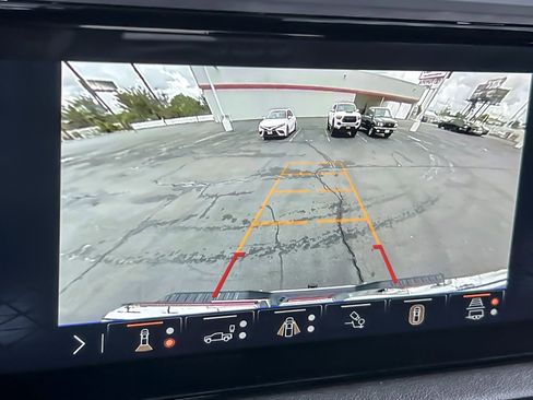 Used 2025 GMC Sierra 1500 AT4 image 18