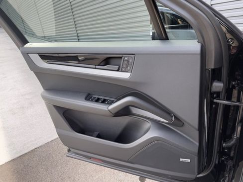 Certified 2024 Porsche Cayenne image 13